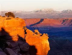 金年会体育官网-犹他爵士迎欧冠关键赛；今夜再遭质疑；气氛紧张；控场能力受关注