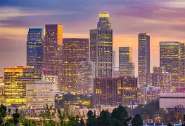 金年会首页-洛杉矶湖人训练开放日，转会期内部沟通引欢呼，NBA季后赛在即，年轻球员得到机会